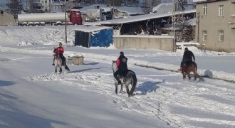  Kar üstünde cirit antrenmanı nefes kesti